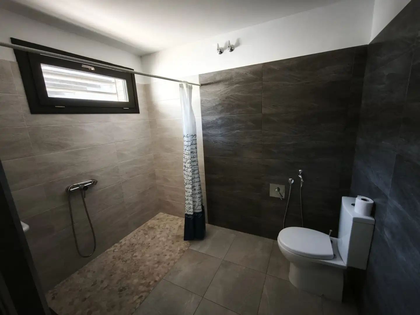 Casa o xalet en venda a Calle de la Iglesia, 21t, San Román de los Montes Bany de Casa o xalet en venda en San Román de los Montes amb Aire condicionat i Terrassa