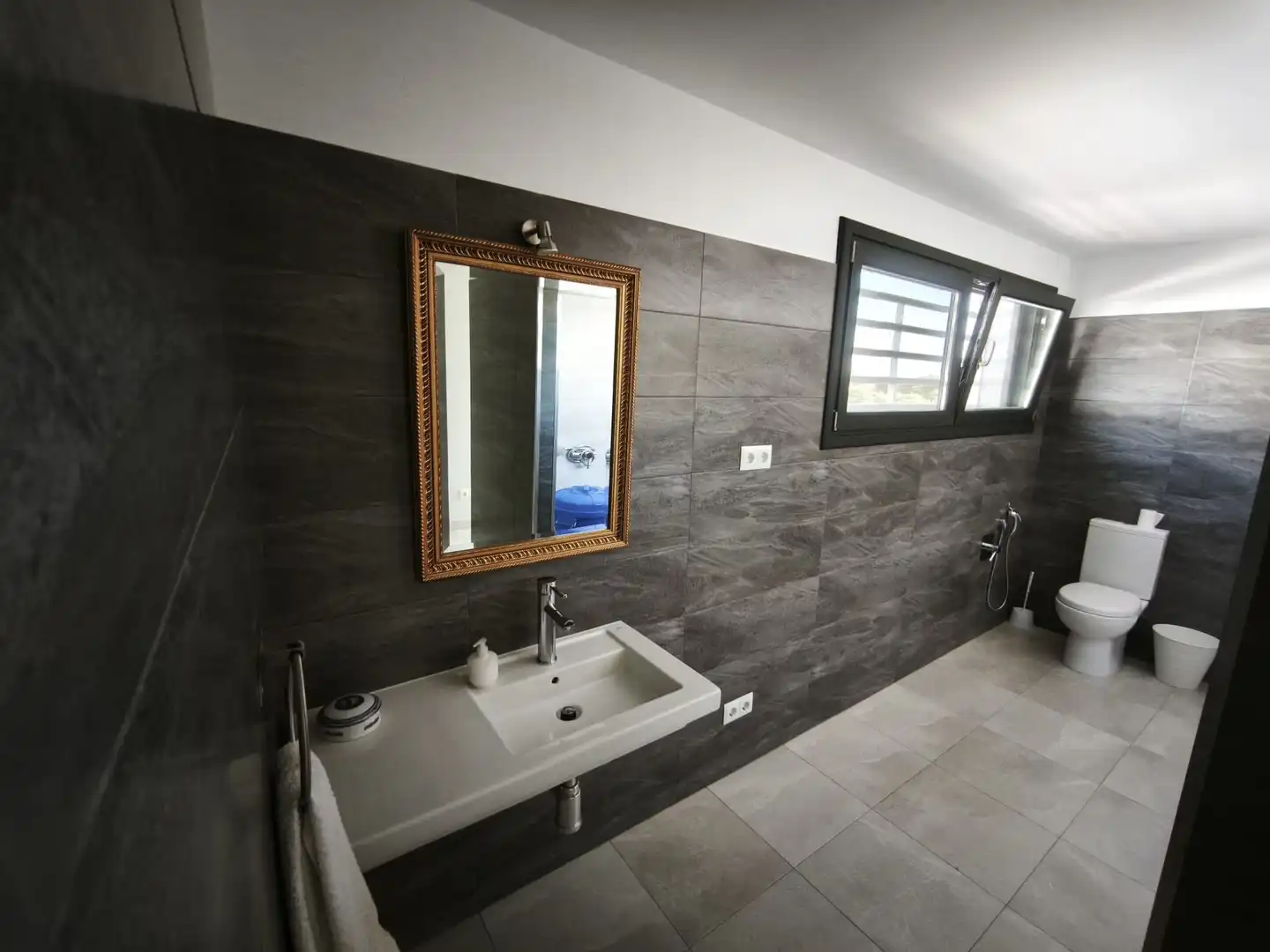 Casa o xalet en venda a Calle de la Iglesia, 21t, San Román de los Montes Bany de Casa o xalet en venda en San Román de los Montes amb Aire condicionat i Terrassa
