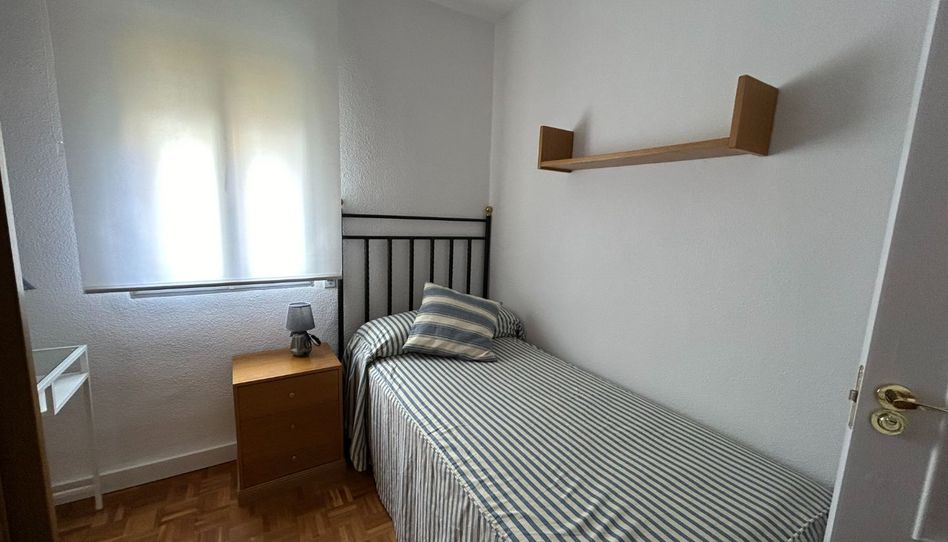 Room in Calle de Valderribas, 41, Pacífico, Madrid Capital - image 1 Photo 1 of Room in Calle de Valderribas, 41, Pacífico, Madrid Capital