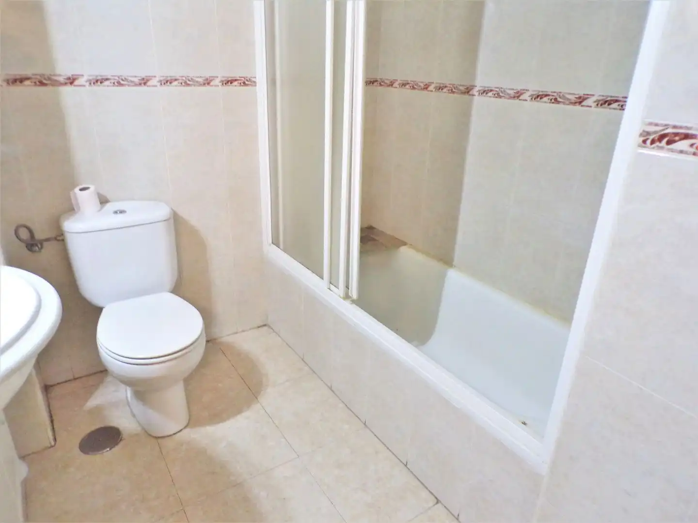 Piso en venta en Calle Médico Valentín Gil, 8b, Riaza Baño de Piso en venta en Riaza con Balcón