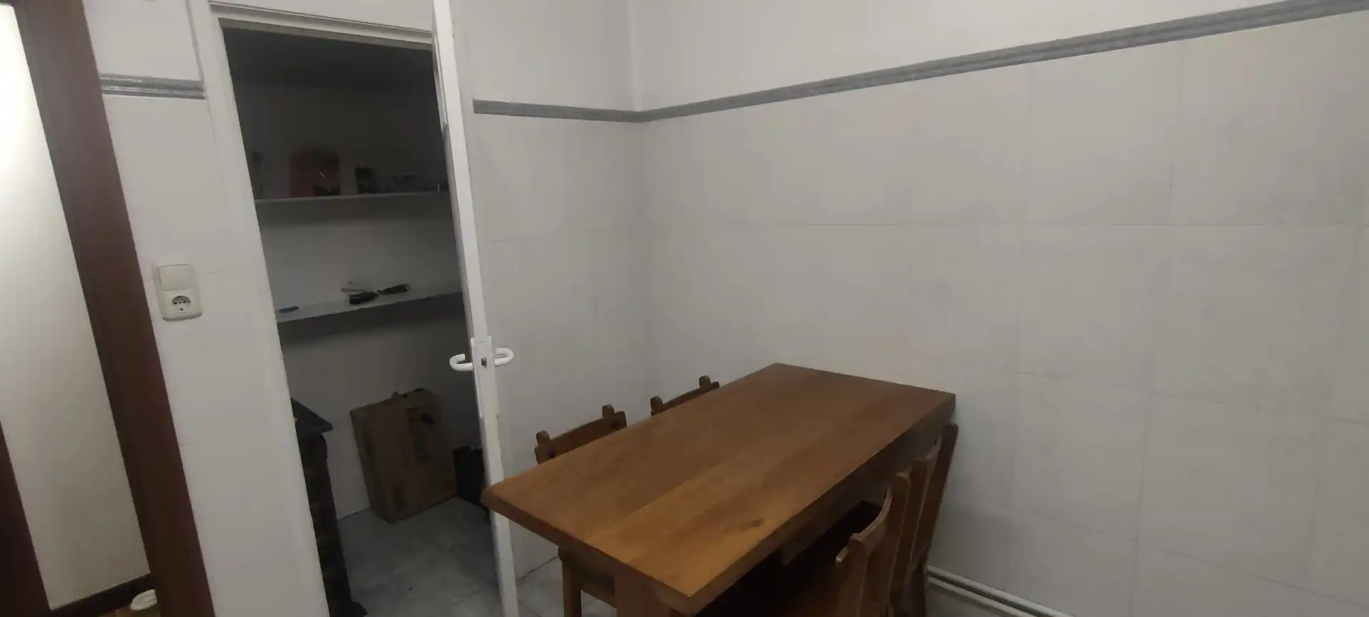 Comedor de Piso en venta en  Pamplona / Iruña con Calefacción, Parquet y Amueblado