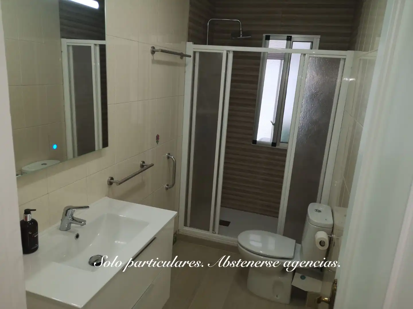 Flat for rent in Plaza Bruselas, 2, Ruta de la Plata Bathroom of Flat for rent in Cáceres with Air Conditioner, Heating and Terrace