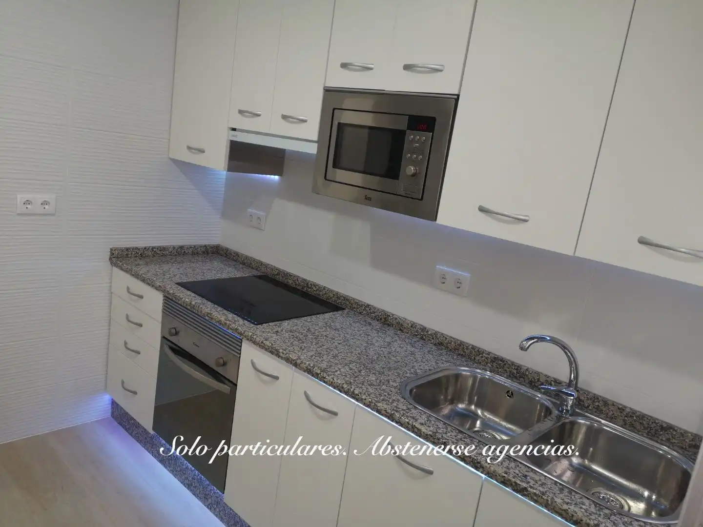 Flat for rent in Plaza Bruselas, 2, Ruta de la Plata Kitchen of Flat for rent in Cáceres with Air Conditioner, Heating and Terrace