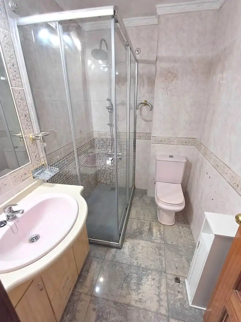 Flat for rent in Avenida Virgen de Fátima, 25, Fátima - Levante Bathroom of Flat for rent in Córdoba with Air Conditioner, Heating and Terrace