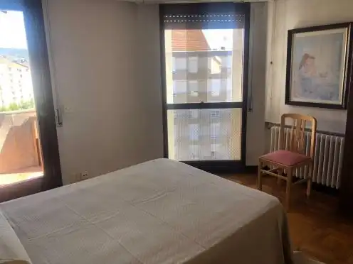 Pis de lloguer a Rúa Rampa de Sas, 1, Couto Dormitori de Pis de lloguer en Ourense Capital amb Balcó