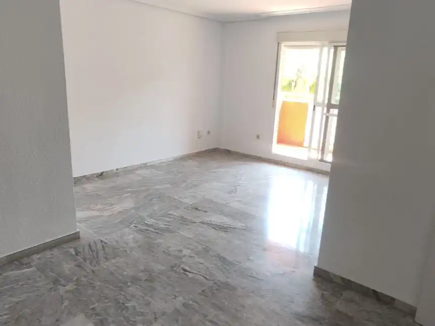Piso de alquiler en Calle Cueva de Menga, 3, Urbadiez - Entrepuentes Comedor de Piso de alquiler en Sevilla con Aire acondicionado, Terraza y Trastero