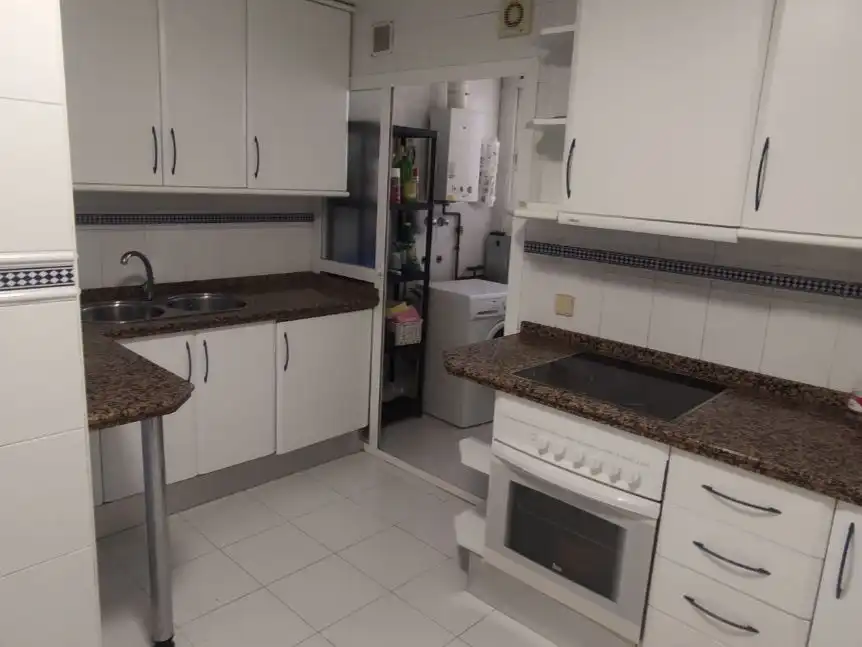 Piso de alquiler en Calle Cueva de Menga, 3, Urbadiez - Entrepuentes Cocina de Piso de alquiler en Sevilla con Aire acondicionado, Terraza y Trastero