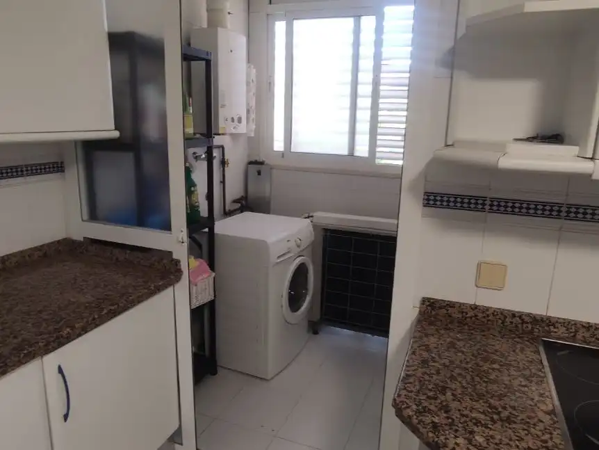 Piso de alquiler en Calle Cueva de Menga, 3, Urbadiez - Entrepuentes Cocina de Piso de alquiler en Sevilla con Aire acondicionado, Terraza y Trastero