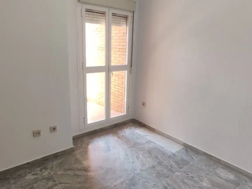 Piso de alquiler en Calle Cueva de Menga, 3, Urbadiez - Entrepuentes Habitación de Piso de alquiler en Sevilla con Aire acondicionado, Terraza y Trastero