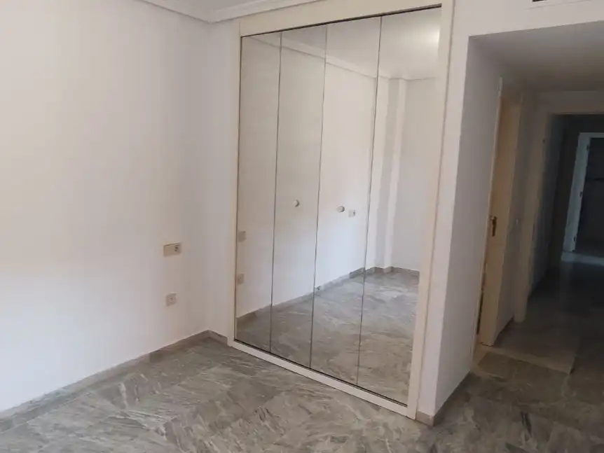 Piso de alquiler en Calle Cueva de Menga, 3, Urbadiez - Entrepuentes Habitación de Piso de alquiler en Sevilla con Aire acondicionado, Terraza y Trastero