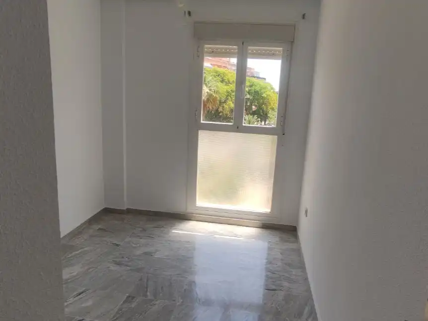 Piso de alquiler en Calle Cueva de Menga, 3, Urbadiez - Entrepuentes Habitación de Piso de alquiler en Sevilla con Aire acondicionado, Terraza y Trastero
