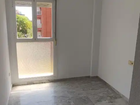 Piso de alquiler en Calle Cueva de Menga, 3, Urbadiez - Entrepuentes Habitación de Piso de alquiler en Sevilla con Aire acondicionado, Terraza y Trastero