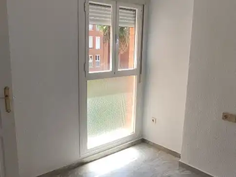 Piso de alquiler en Calle Cueva de Menga, 3, Urbadiez - Entrepuentes Habitación de Piso de alquiler en Sevilla con Aire acondicionado, Terraza y Trastero