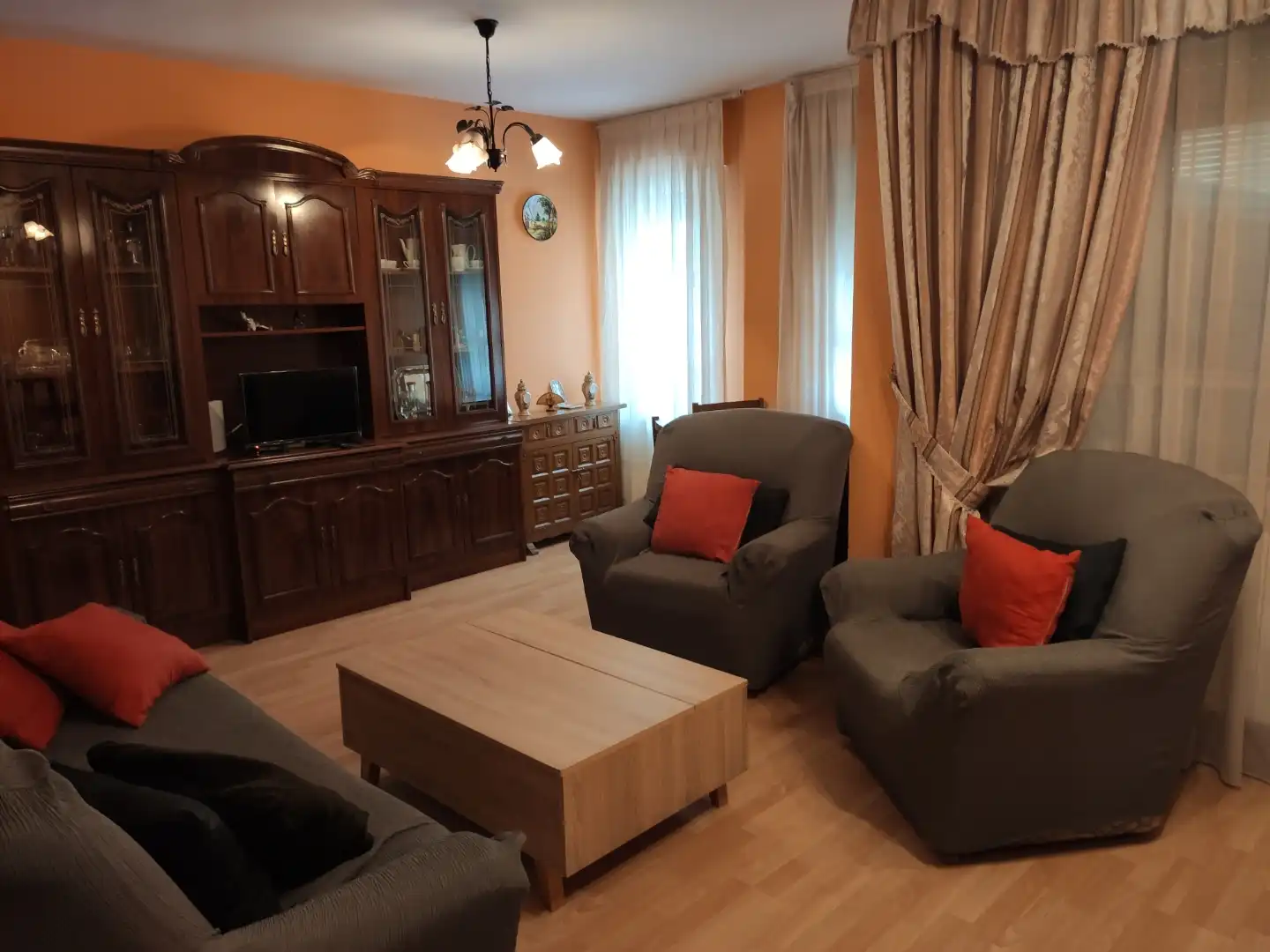 Flat for rent in Avenida Virgen de las Angustias, 5, Reyes Católicos - Paseo San Antonio Living room of Flat for rent in Cuenca with Heating, Parquet flooring and Terrace