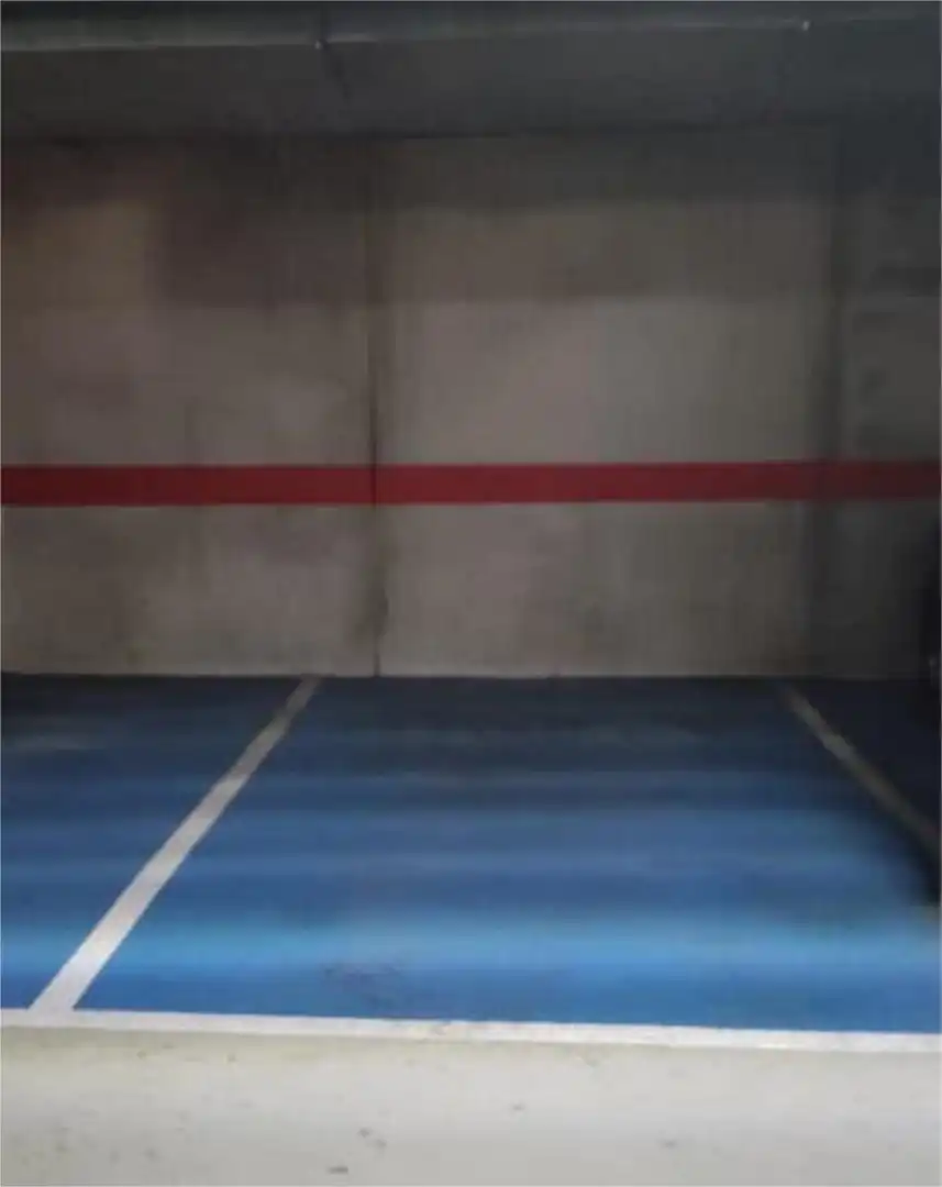 Garage for rent in Corredoría - La Carisa - Prado de La Vega Parking of Garage for rent in Oviedo