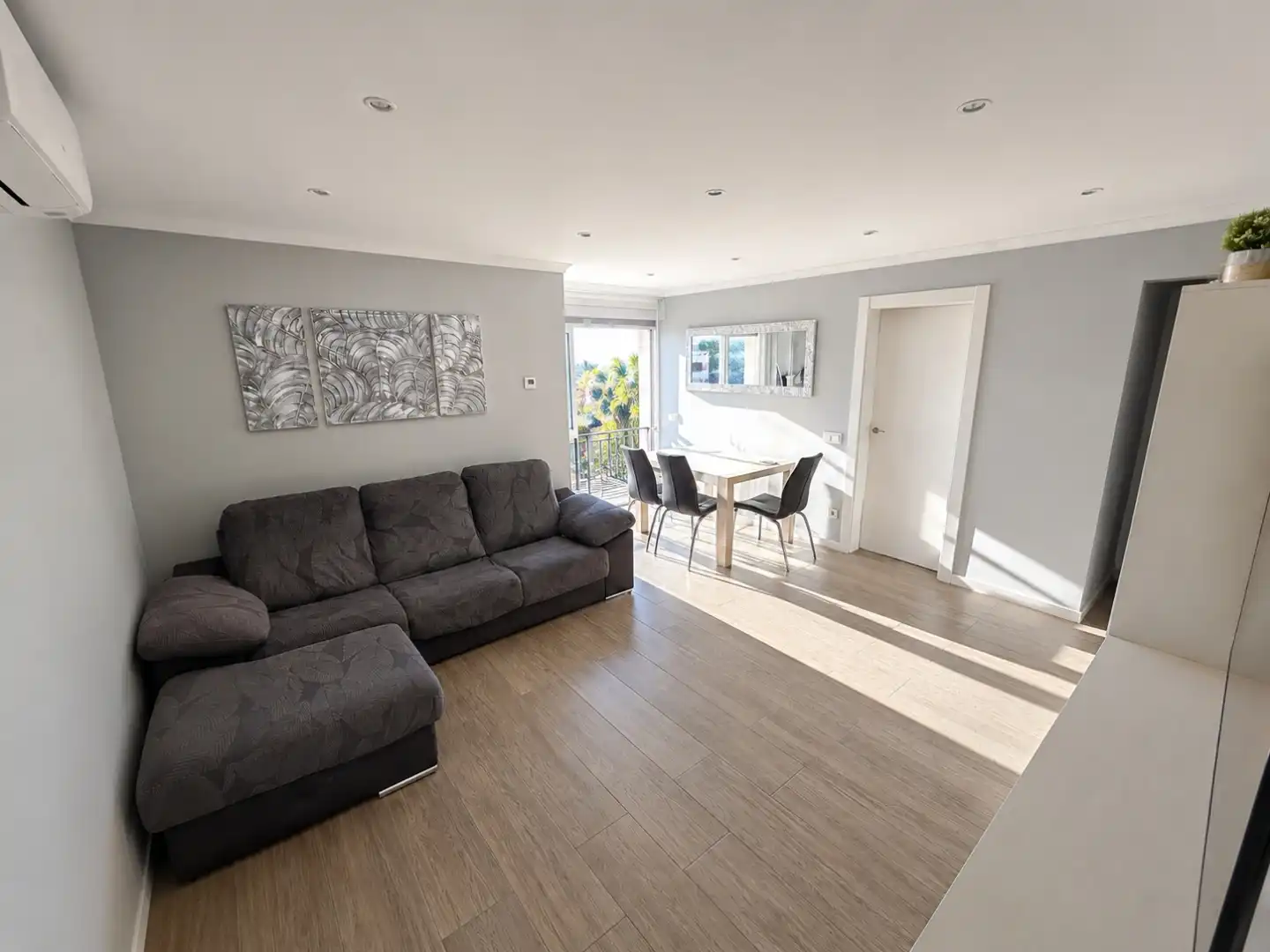 Living room of Flat for sale in Sant Feliu de Llobregat  with Air Conditioner, Heating and TV