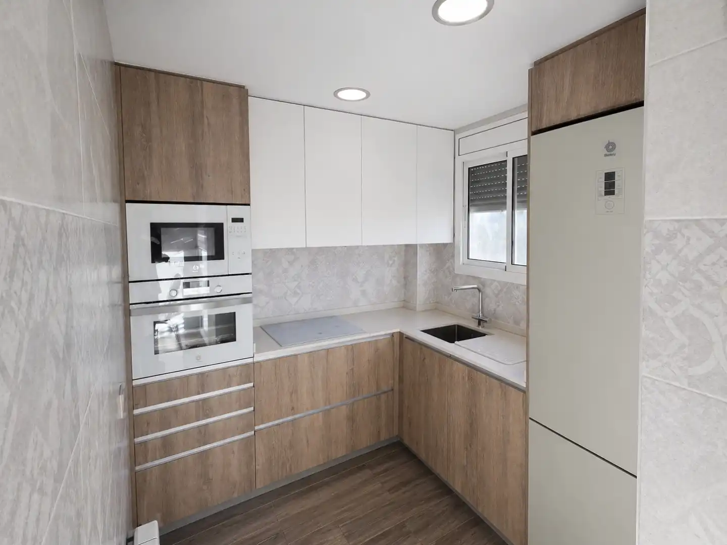 Kitchen of Flat for sale in Sant Feliu de Llobregat  with Air Conditioner, Heating and TV