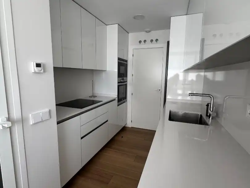 Flat for sale in Paseo de Europa, 14, Vega de la Moraleja Kitchen of Flat for sale in San Sebastián de los Reyes with Air Conditioner, Terrace and Swimming Pool