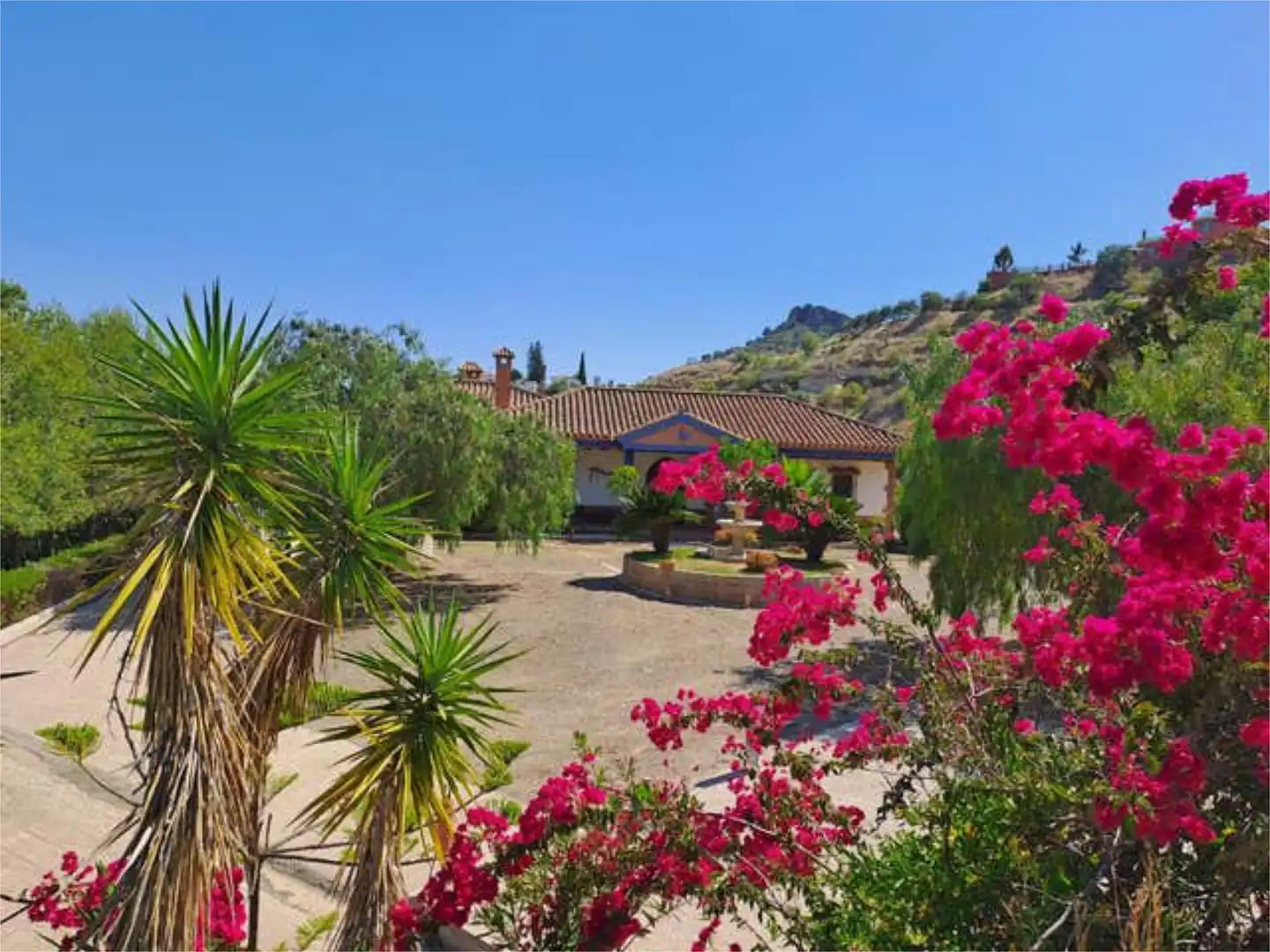 Casa adosada en venta en Almogía Vista exterior de Casa adosada en venta en Almogía con Jardín privado, Piscina y Amueblado