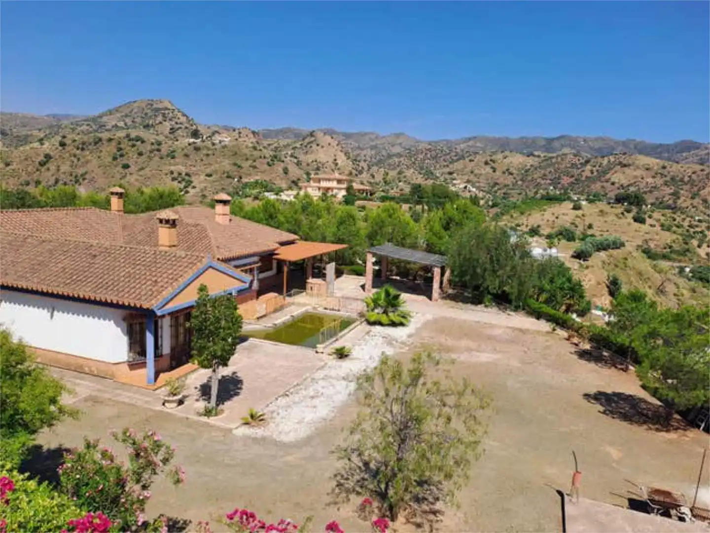 Casa adosada en venta en Almogía Jardín de Casa adosada en venta en Almogía con Jardín privado, Piscina y Amueblado