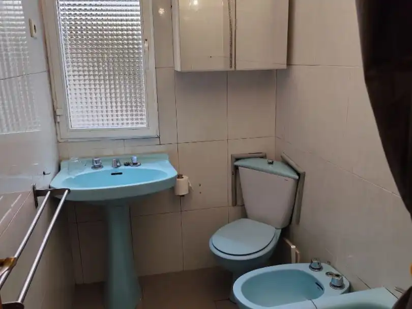 Baño de Piso de alquiler en Santiago de Compostela  con Calefacción y Amueblado
