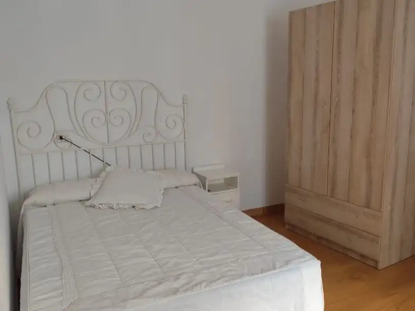 Habitación de Piso de alquiler en Santiago de Compostela  con Calefacción y Amueblado