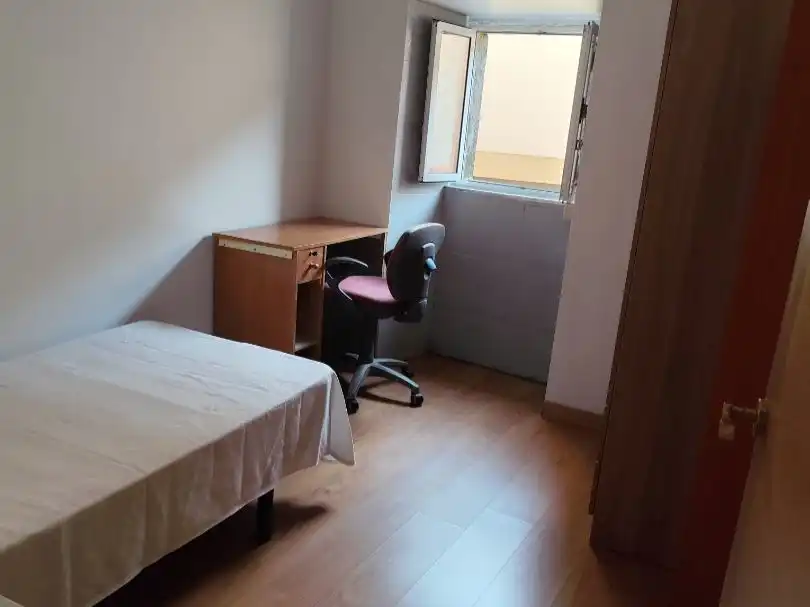Habitación de Piso de alquiler en Santiago de Compostela  con Calefacción y Amueblado