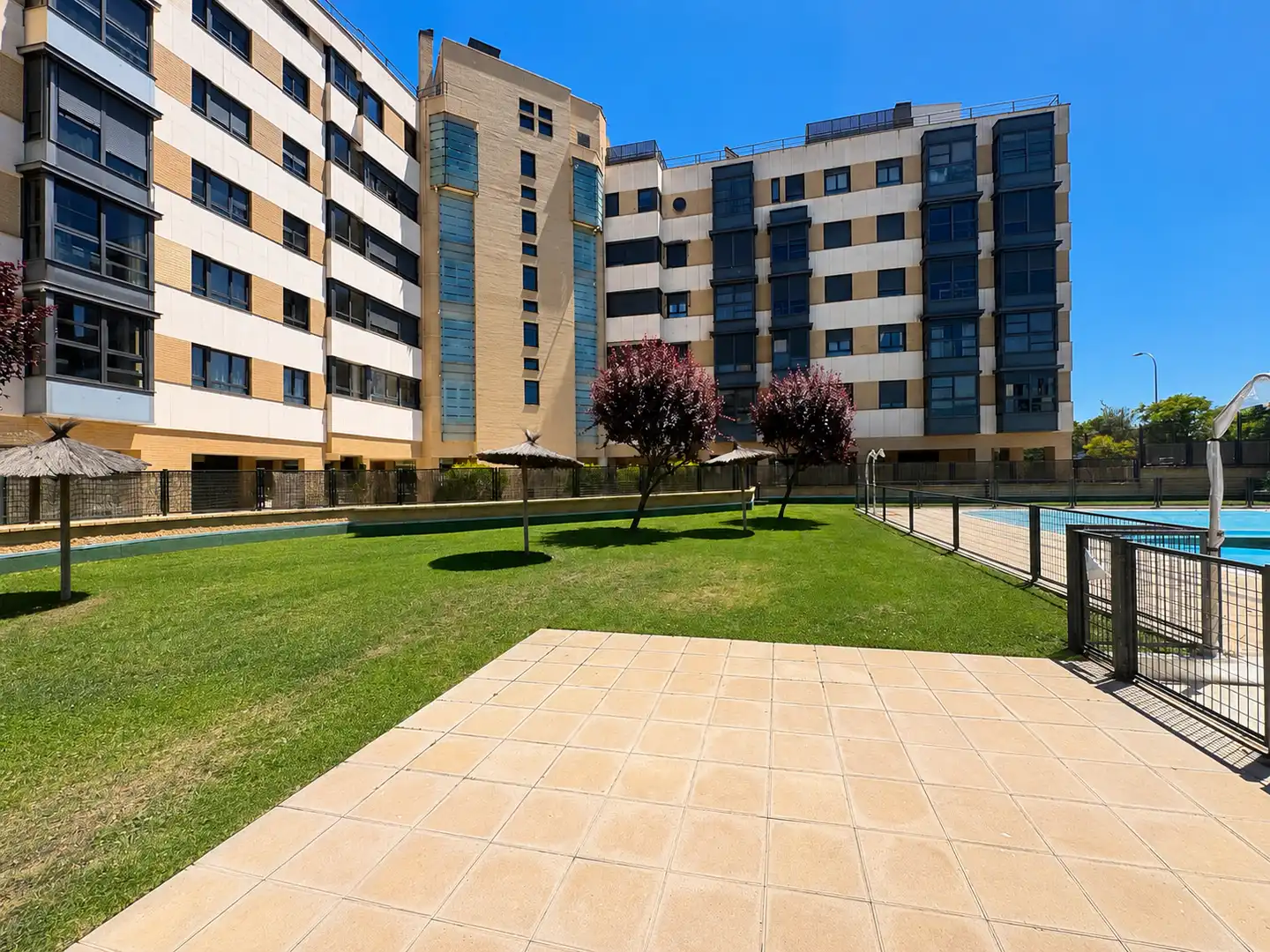 Piso en venta en Calle del Monasterio de Sobrado, 3, Montecarmelo Vista exterior de Piso en venta en Madrid Capital con Aire acondicionado, Terraza y Piscina