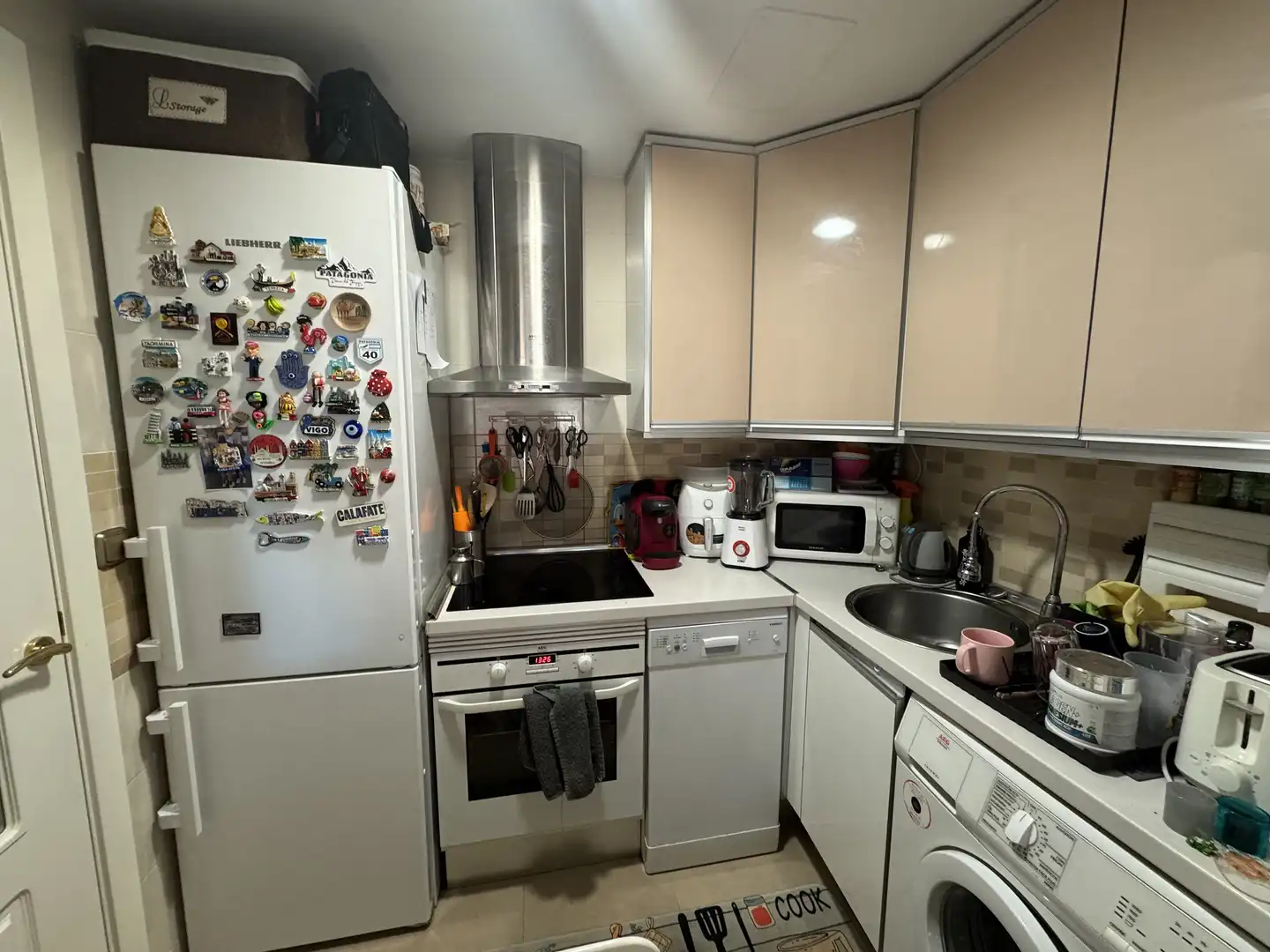 Piso en venta en Calle del Monasterio de Sobrado, 3, Montecarmelo Cocina de Piso en venta en Madrid Capital con Aire acondicionado, Terraza y Piscina