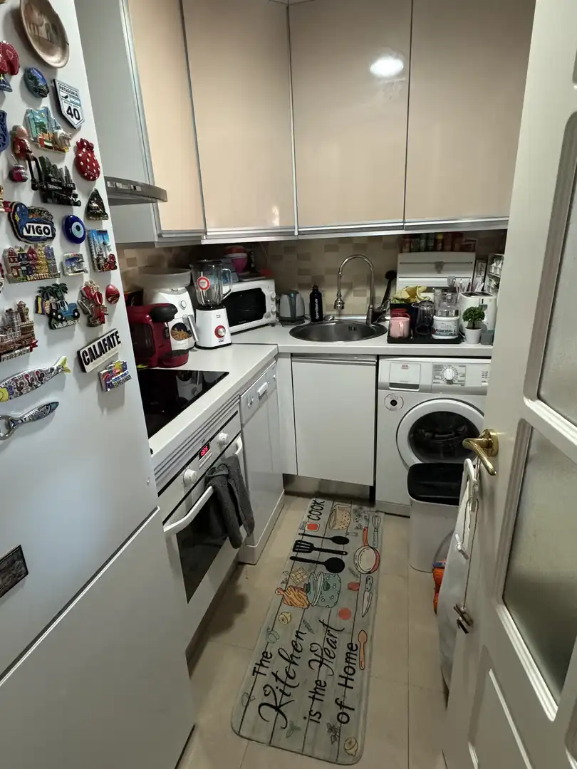 Piso en venta en Calle del Monasterio de Sobrado, 3, Montecarmelo Cocina de Piso en venta en Madrid Capital con Aire acondicionado, Terraza y Piscina