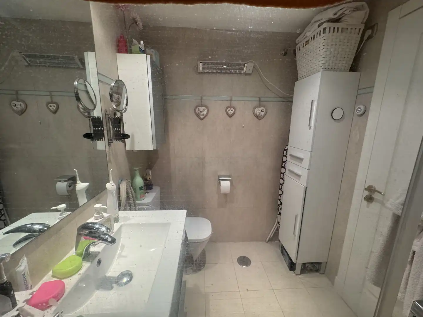 Piso en venta en Calle del Monasterio de Sobrado, 3, Montecarmelo Baño de Piso en venta en Madrid Capital con Aire acondicionado, Terraza y Piscina