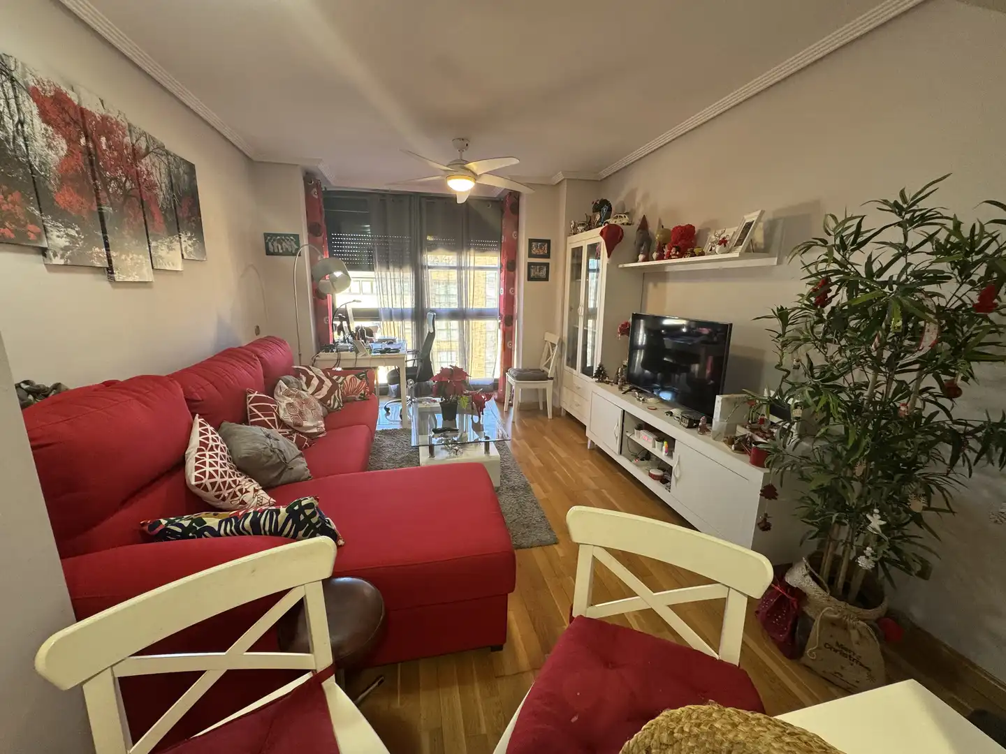 Piso en venta en Calle del Monasterio de Sobrado, 3, Montecarmelo Sala de estar de Piso en venta en Madrid Capital con Aire acondicionado, Terraza y Piscina