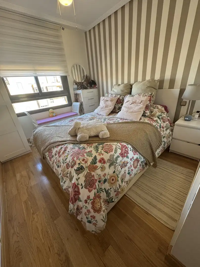 Piso en venta en Calle del Monasterio de Sobrado, 3, Montecarmelo Habitación de Piso en venta en Madrid Capital con Aire acondicionado, Terraza y Piscina