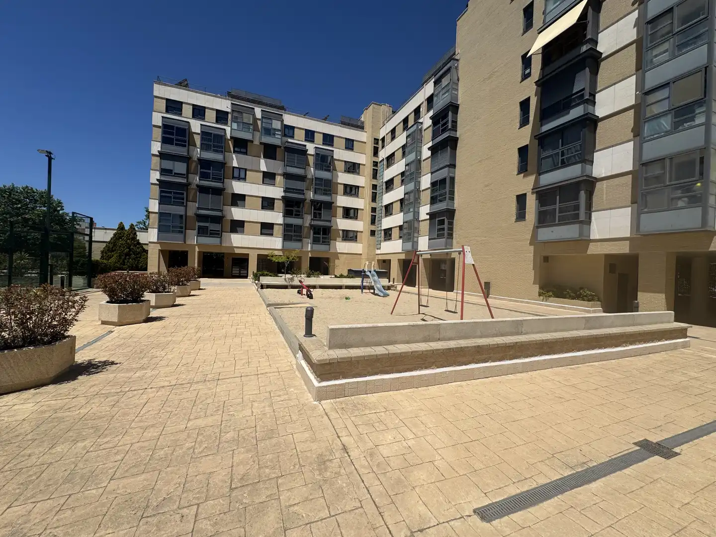 Piso en venta en Calle del Monasterio de Sobrado, 3, Montecarmelo Vista exterior de Piso en venta en Madrid Capital con Aire acondicionado, Terraza y Piscina