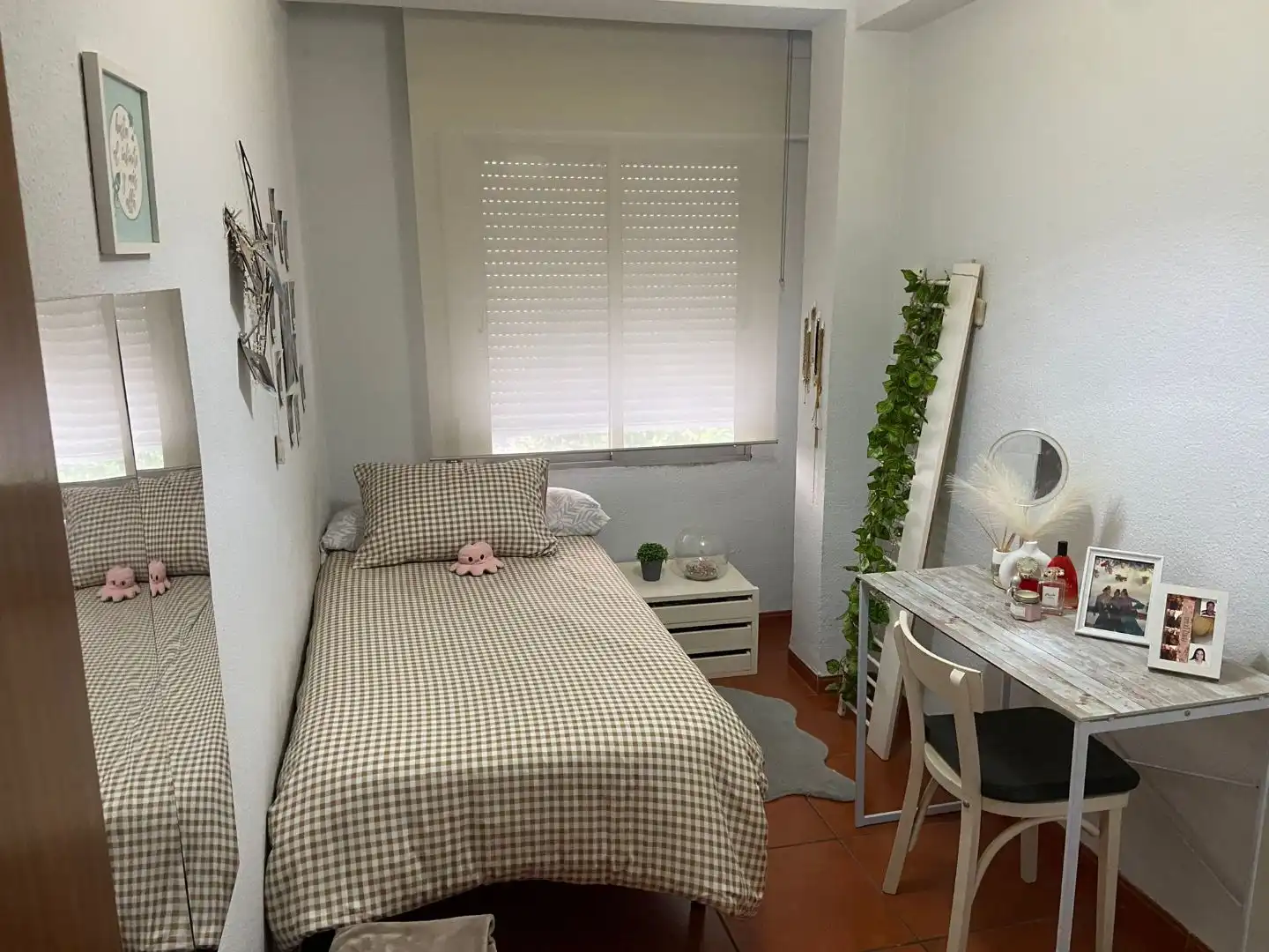 Habitació a Calle López Amo, 4, Santa Rosa - Valdeolleros Dormitori de Pis per a compartir en Córdoba amb Aire condicionat, Calefacció i Terrassa