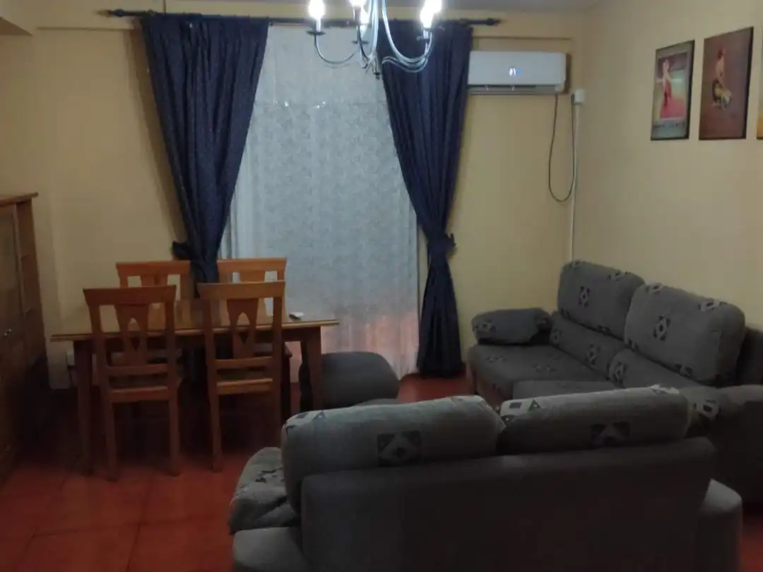 Habitació a Calle López Amo, 4, Santa Rosa - Valdeolleros Sala d'estar de Pis per a compartir en Córdoba amb Aire condicionat, Calefacció i Terrassa