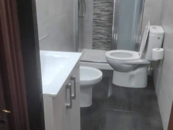 Habitació a Calle López Amo, 4, Santa Rosa - Valdeolleros Bany de Pis per a compartir en Córdoba amb Aire condicionat, Calefacció i Terrassa