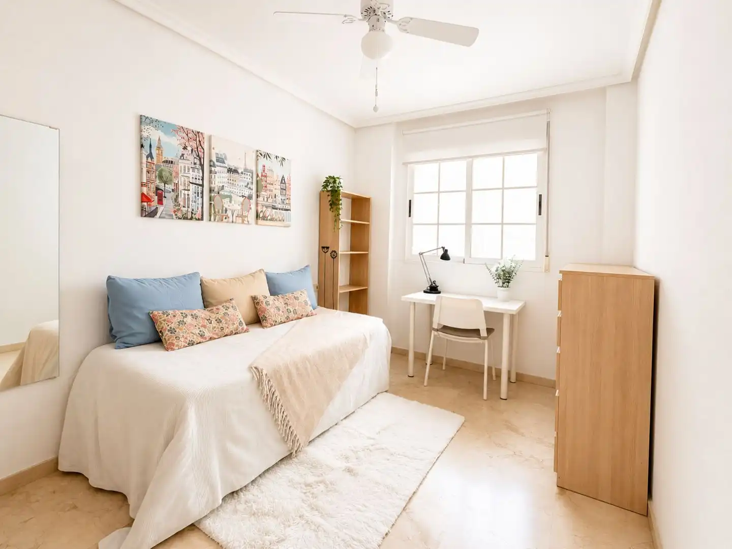 Flat for rent in Calle del Tonelero, 14, Centro Bedroom of Flat for rent in Murcia Capital with Air Conditioner and Balcony
