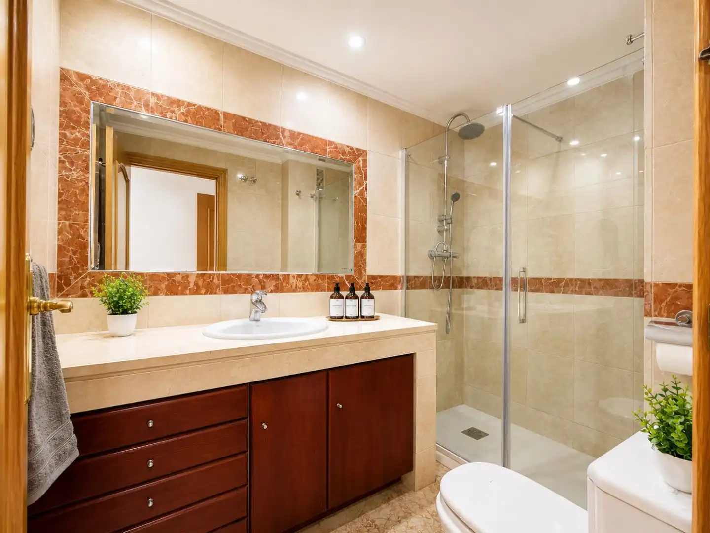 Flat for rent in Calle del Tonelero, 14, Centro Bathroom of Flat for rent in Murcia Capital with Air Conditioner and Balcony