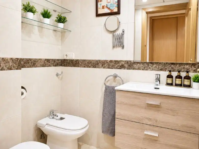 Flat for rent in Calle del Tonelero, 14, Centro Bathroom of Flat for rent in Murcia Capital with Air Conditioner and Balcony