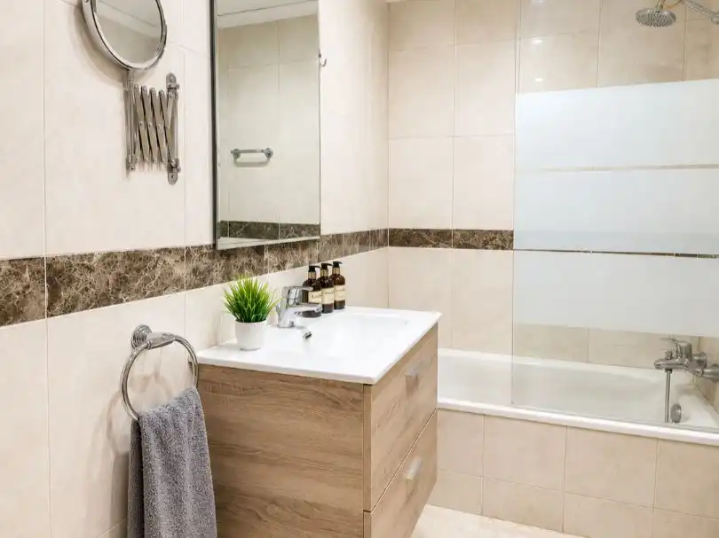 Flat for rent in Calle del Tonelero, 14, Centro Bathroom of Flat for rent in Murcia Capital with Air Conditioner and Balcony