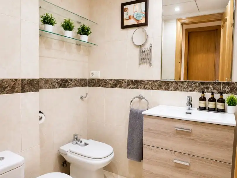 Flat for rent in Calle del Tonelero, 14, Centro Bathroom of Flat for rent in Murcia Capital with Air Conditioner and Balcony