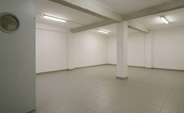 Local comercial en Venta en Calle Isaac Albéniz, 2 en Reyes