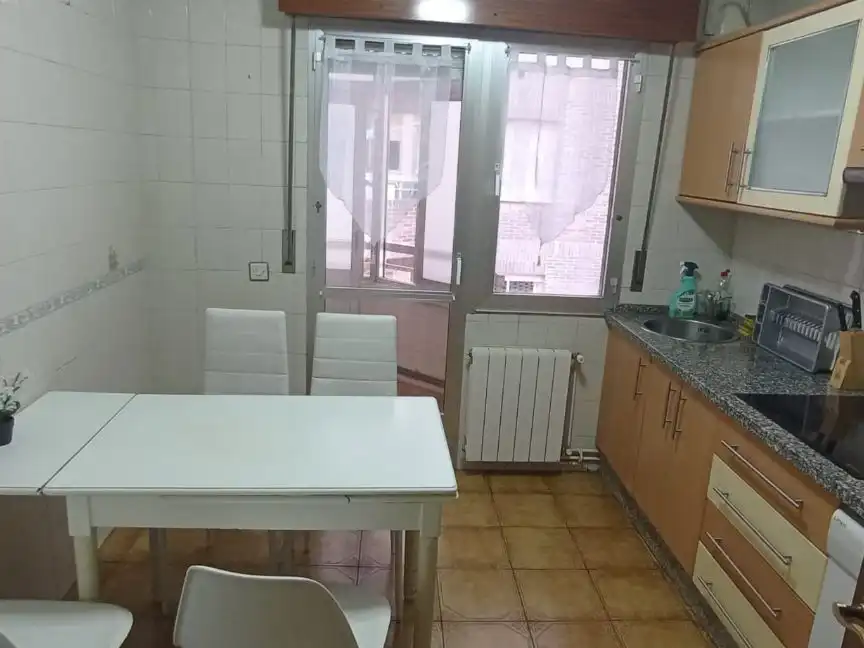 Pis en venda a Calle Frailes, 7, Zona Alta Cuina de Pis en venda en Ponferrada amb Calefacció, Traster i Moblat
