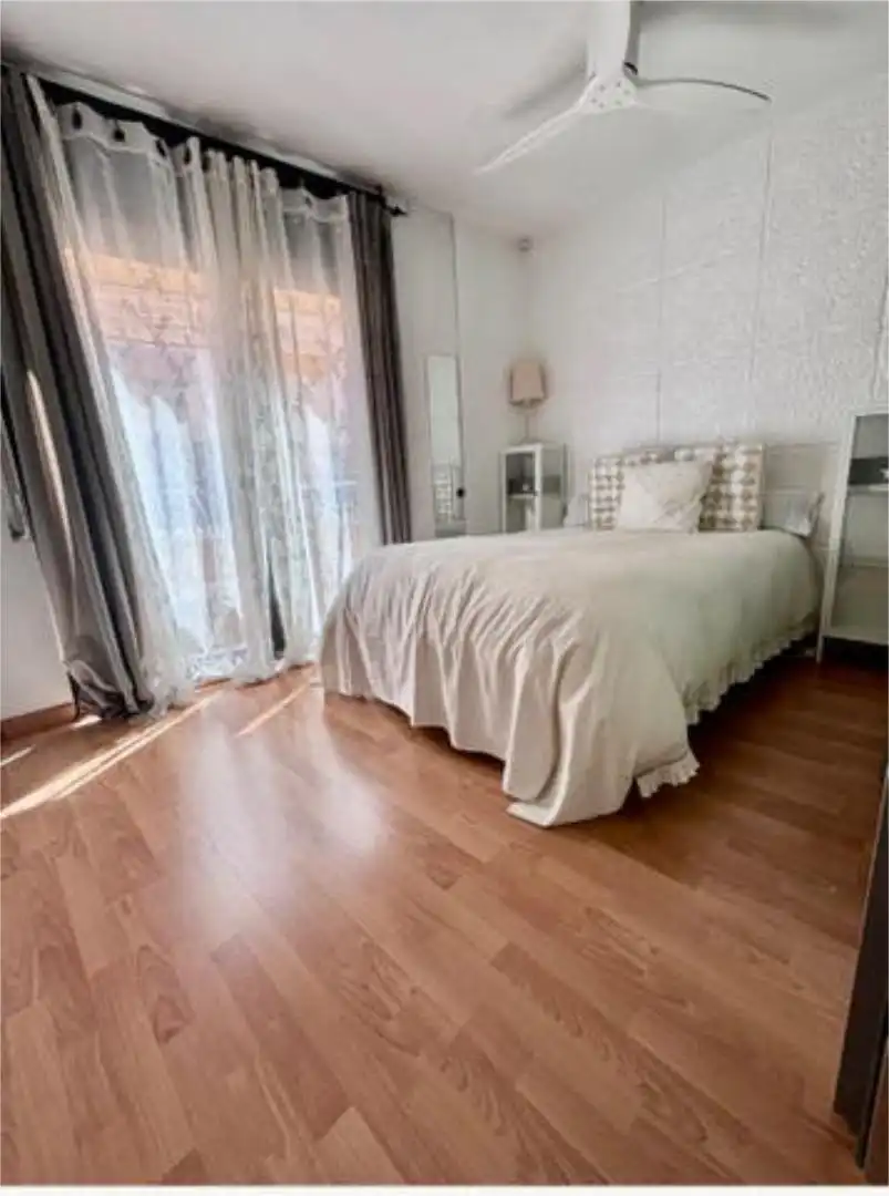 Bedroom of Flat for sale in Vilanova i la Geltrú