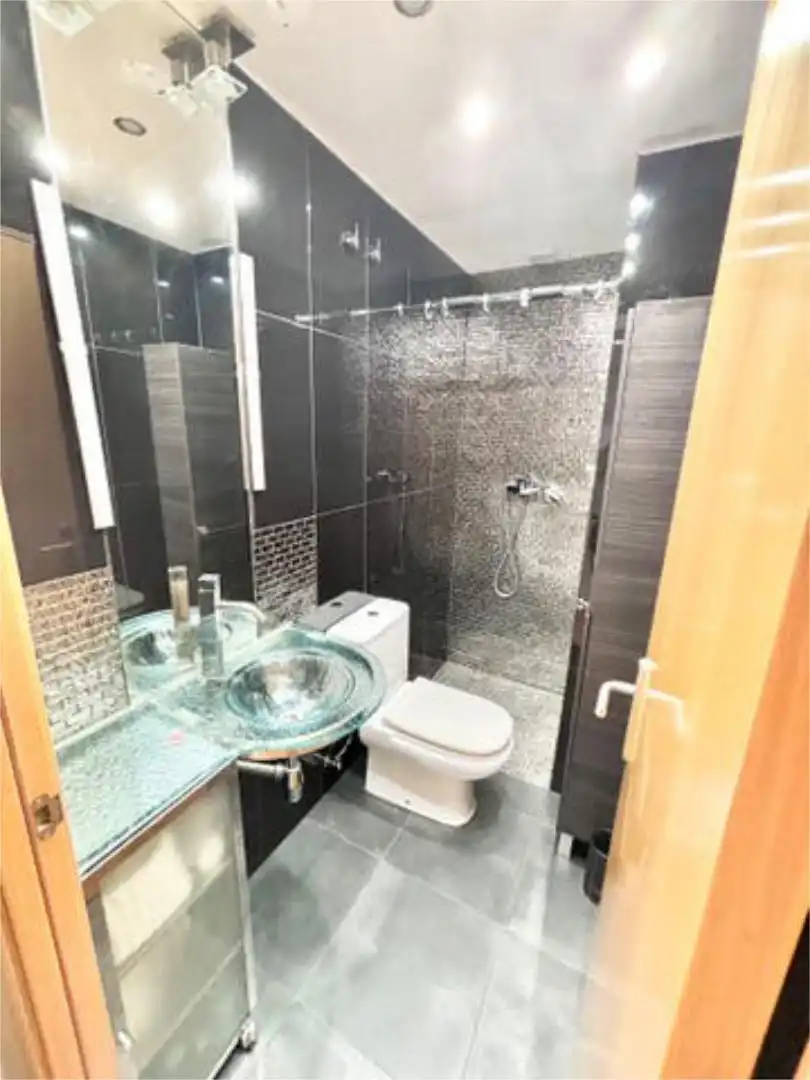 Bathroom of Flat for sale in Vilanova i la Geltrú
