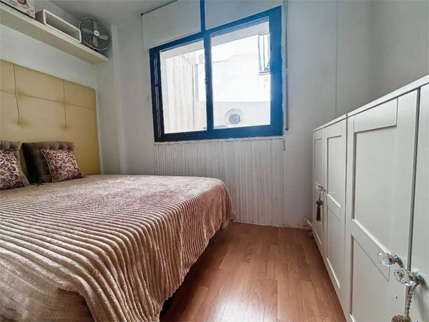 Bedroom of Flat for sale in Vilanova i la Geltrú