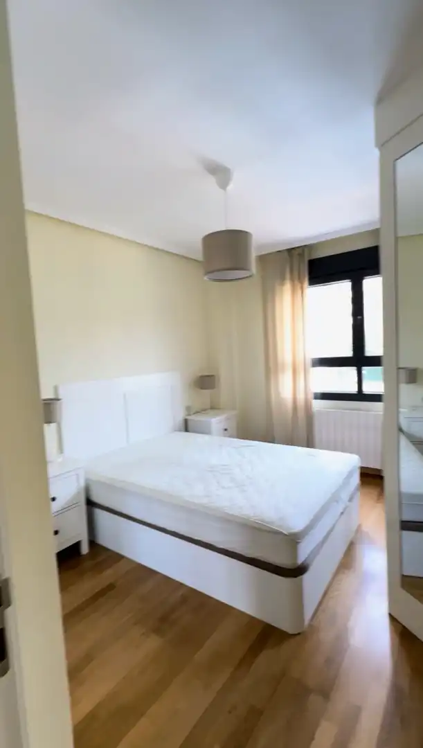 Piso de alquiler en Calle de Capiscol, 8, Las Tablas Habitación de Piso de alquiler en Madrid con Aire acondicionado, Calefacción y Jardín privado