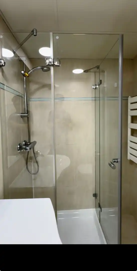 Piso de alquiler en Calle de Capiscol, 8, Las Tablas Baño de Piso de alquiler en Madrid con Aire acondicionado, Calefacción y Jardín privado