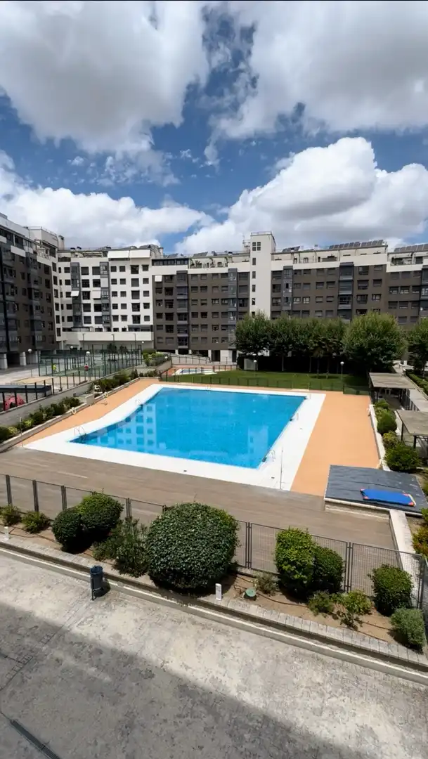 Piso de alquiler en Calle de Capiscol, 8, Las Tablas Piscina de Piso de alquiler en Madrid con Aire acondicionado, Calefacción y Jardín privado